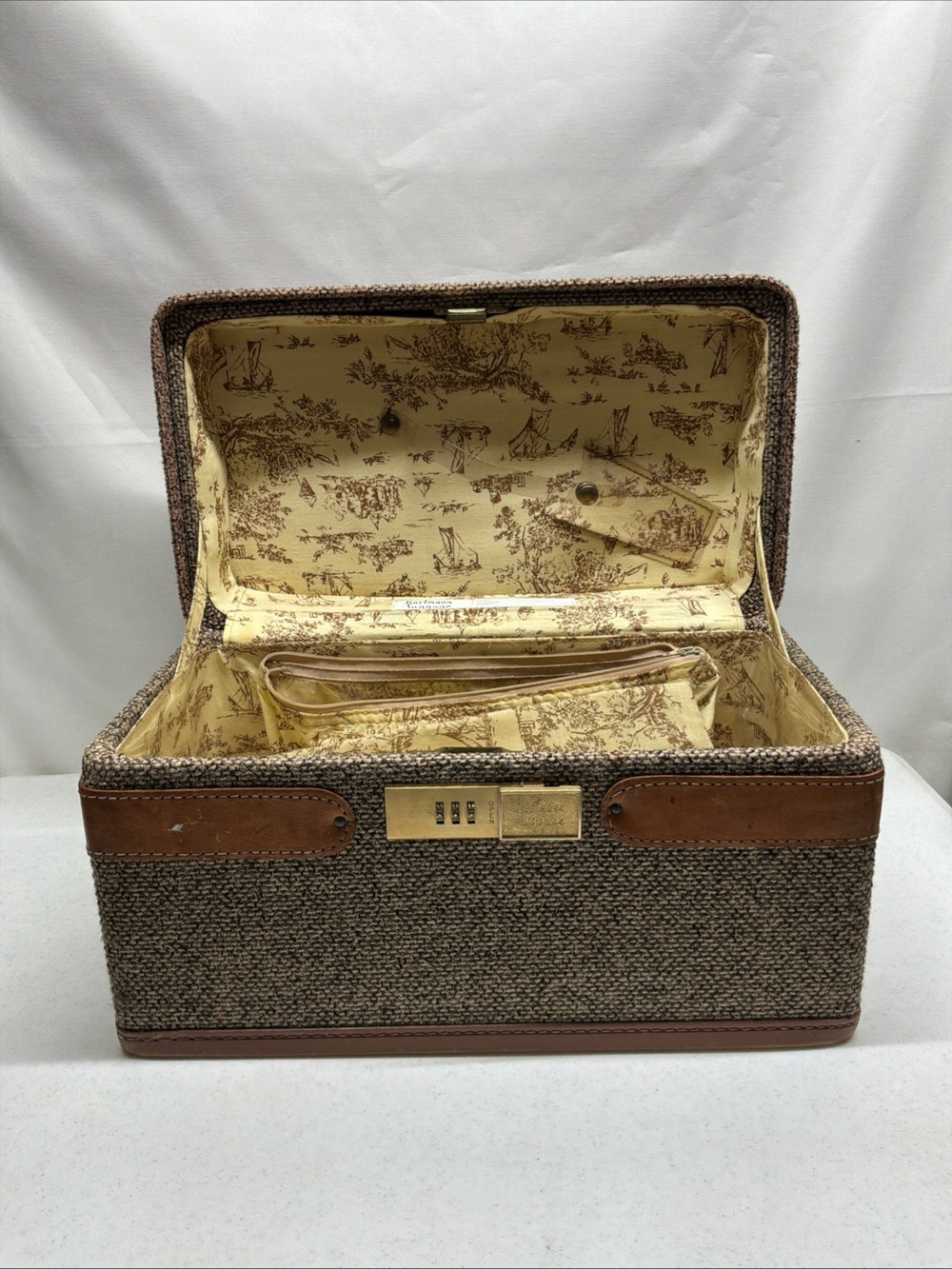 Vintage Hartmann Tweed Travel Train Case with Leather Trim 2 Zip Pouches Inside